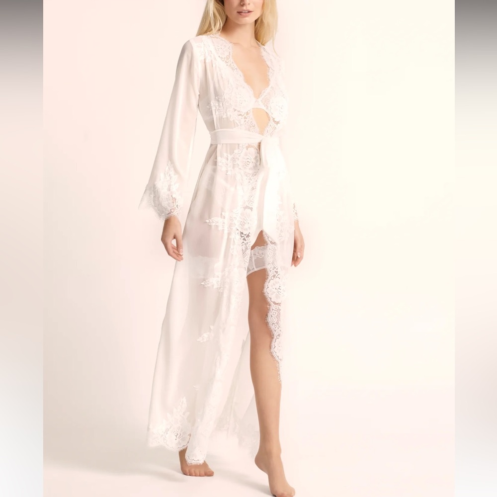 Homebodii Helena Long Lace Robe
